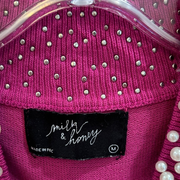 Elegant Fuchsia Sweater with Pearl Embellishments - Picture 2 of 6